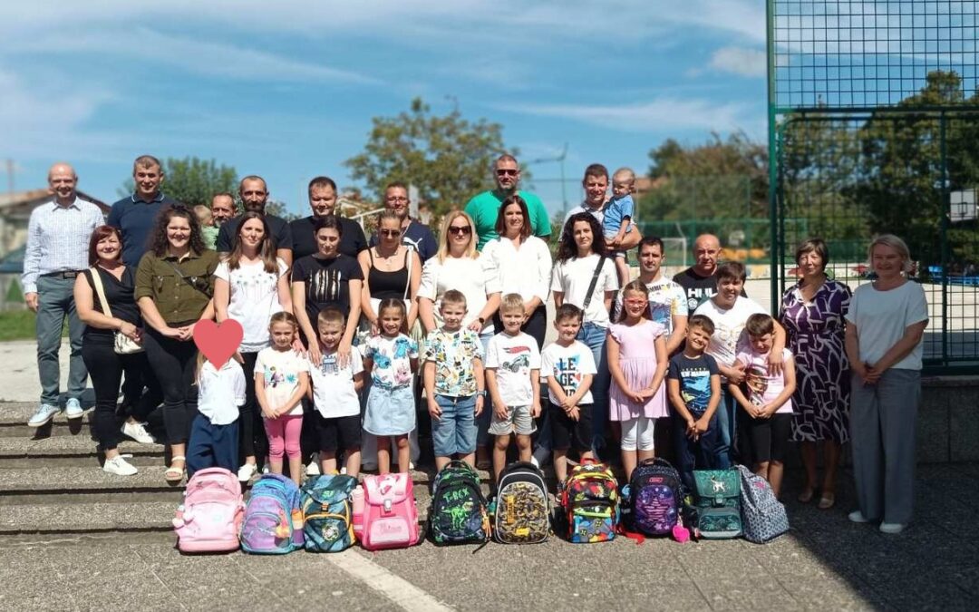 10 prvaša sjelo u školske klupe