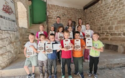 UČENICI DRUGOG RAZREDA POSJETILI OPĆINU GRAČIŠĆE